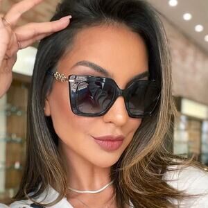 New, SALVATORE FERRAGAMO Sunglasses SF1041S 001 Authentic